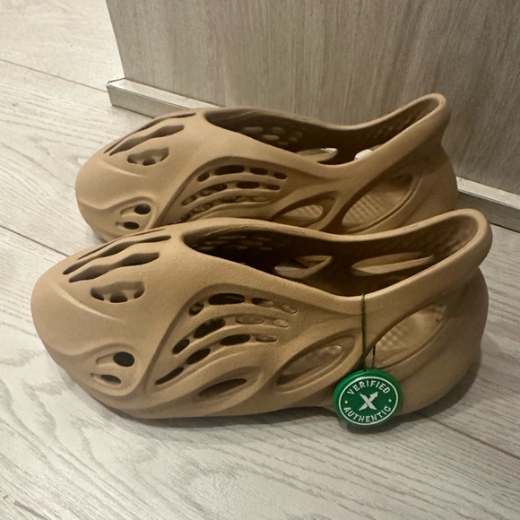 Adidas Yeezy Foam Runner 'Ochre' - Picture 3 of 4